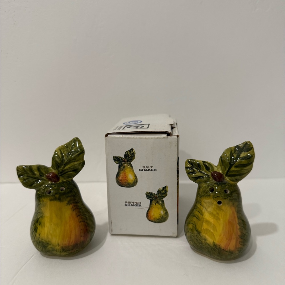 🌞 4/$20 Item - Vintage Tabletops Lifestyles Green Pear Salt & Pepper Shaker Set - Picture 3 of 3